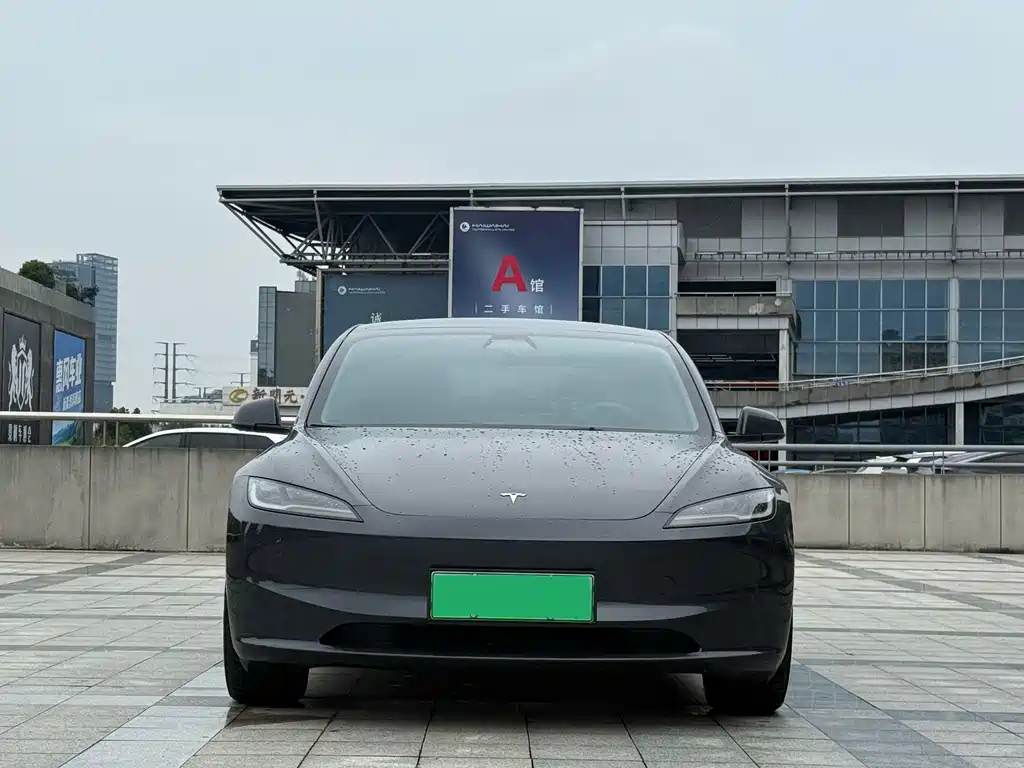 Tesla Model 3 — миниатюра 2