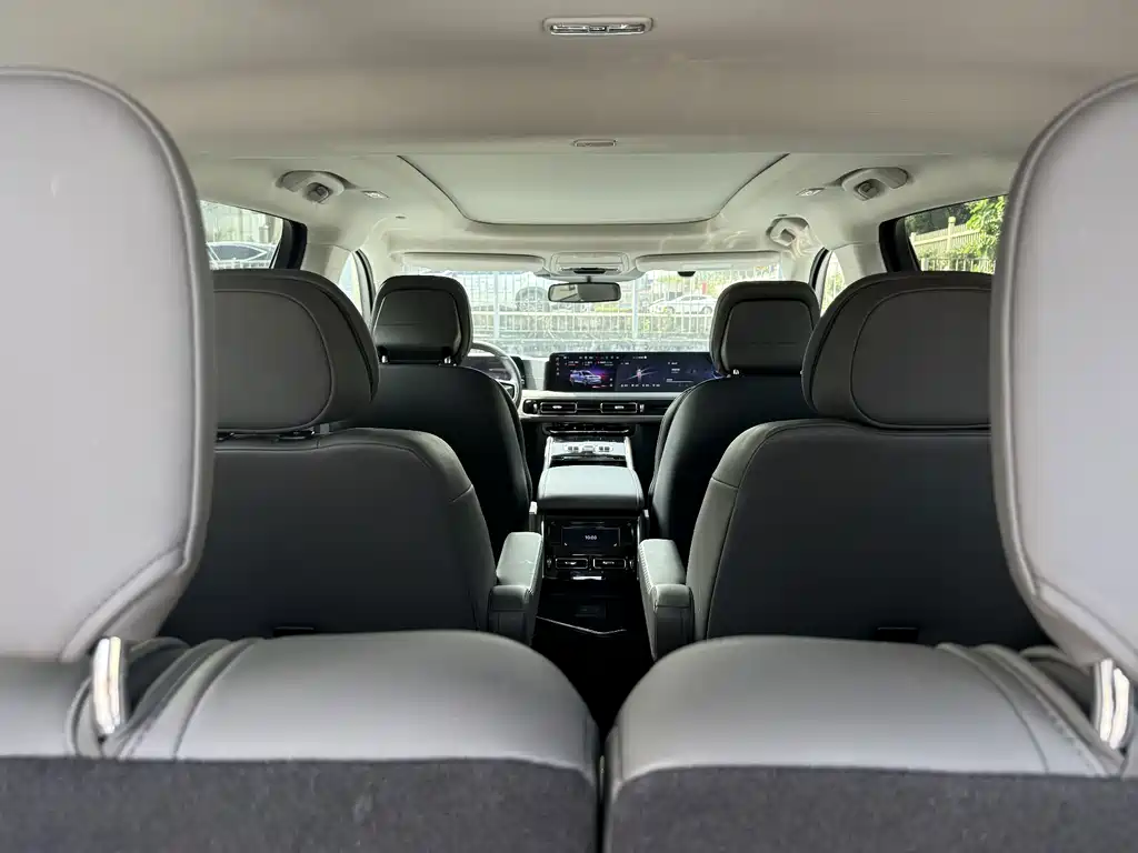 Lincoln Aviator — миниатюра 28
