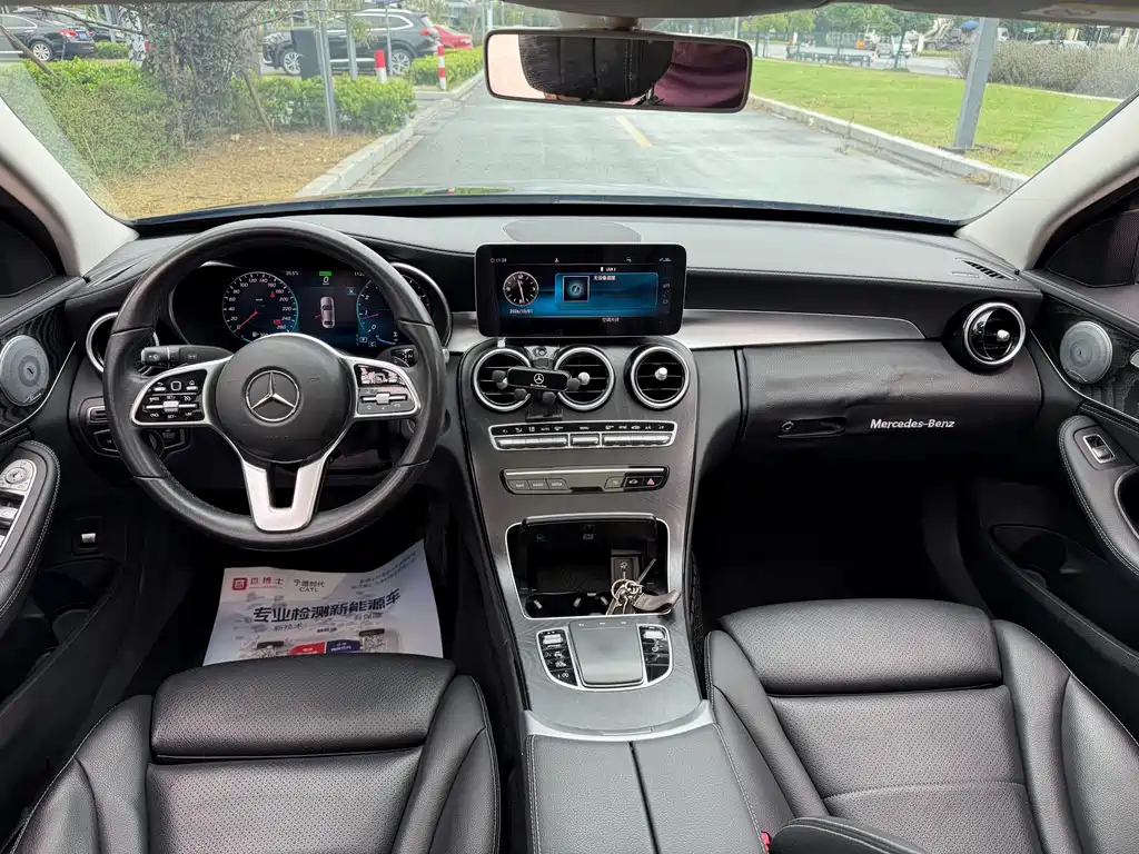Mercedes-Benz C-Class — миниатюра 11