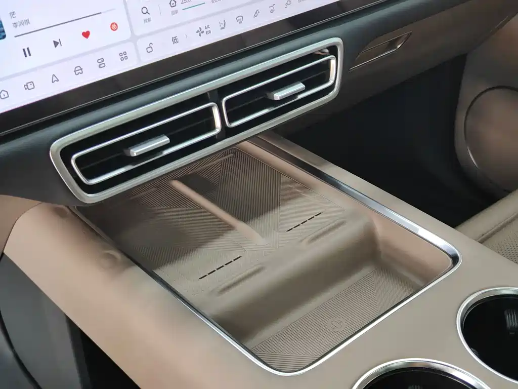Li Auto Li L8 — миниатюра 9