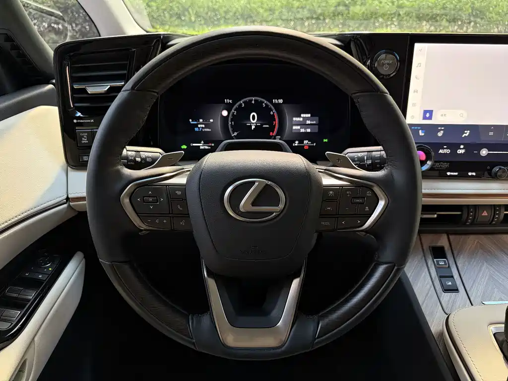 Lexus LM — миниатюра 15