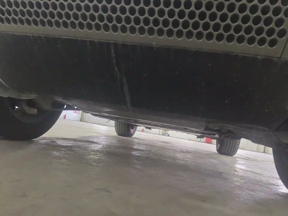 Land Rover Defender — миниатюра 8