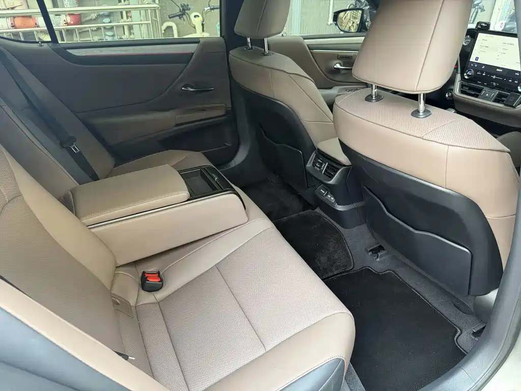 Lexus ES — миниатюра 13