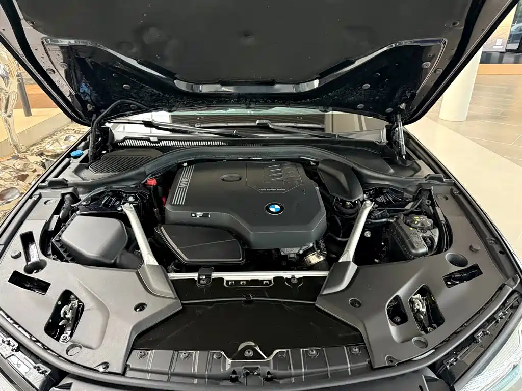 BMW 5 Series — миниатюра 7