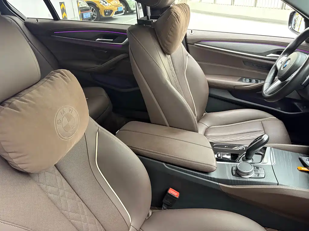 BMW 5 Series — миниатюра 10