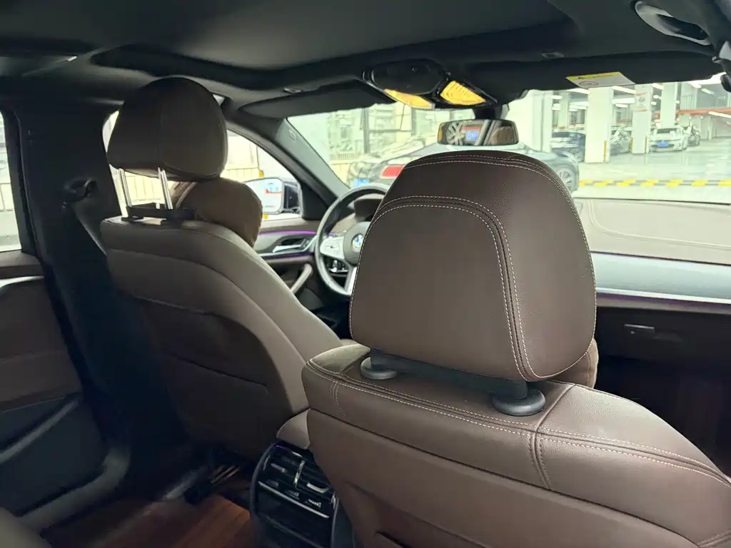 BMW 5 Series — миниатюра 12