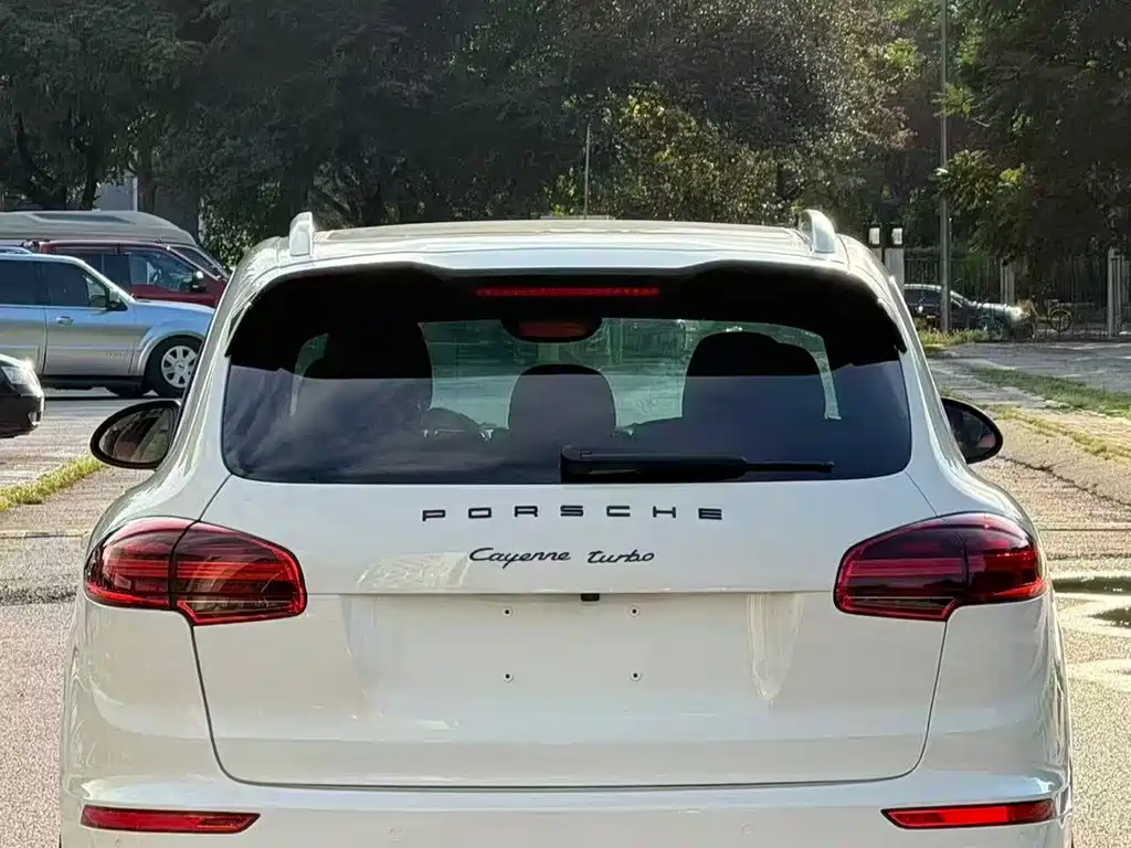 Porsche Cayenne — миниатюра 7