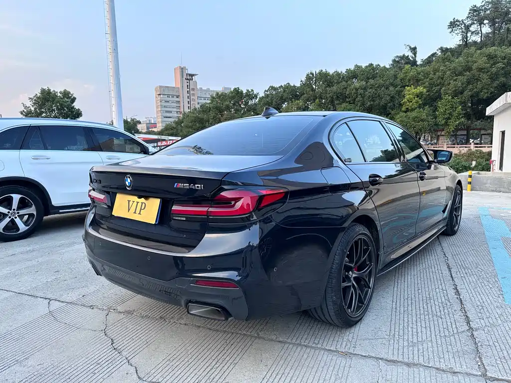 BMW 5 Series — миниатюра 9