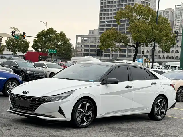 HYUNDAI ELANTRA