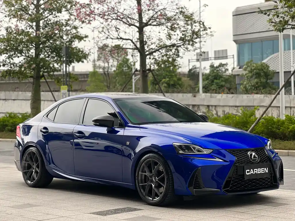 LEXUS IS