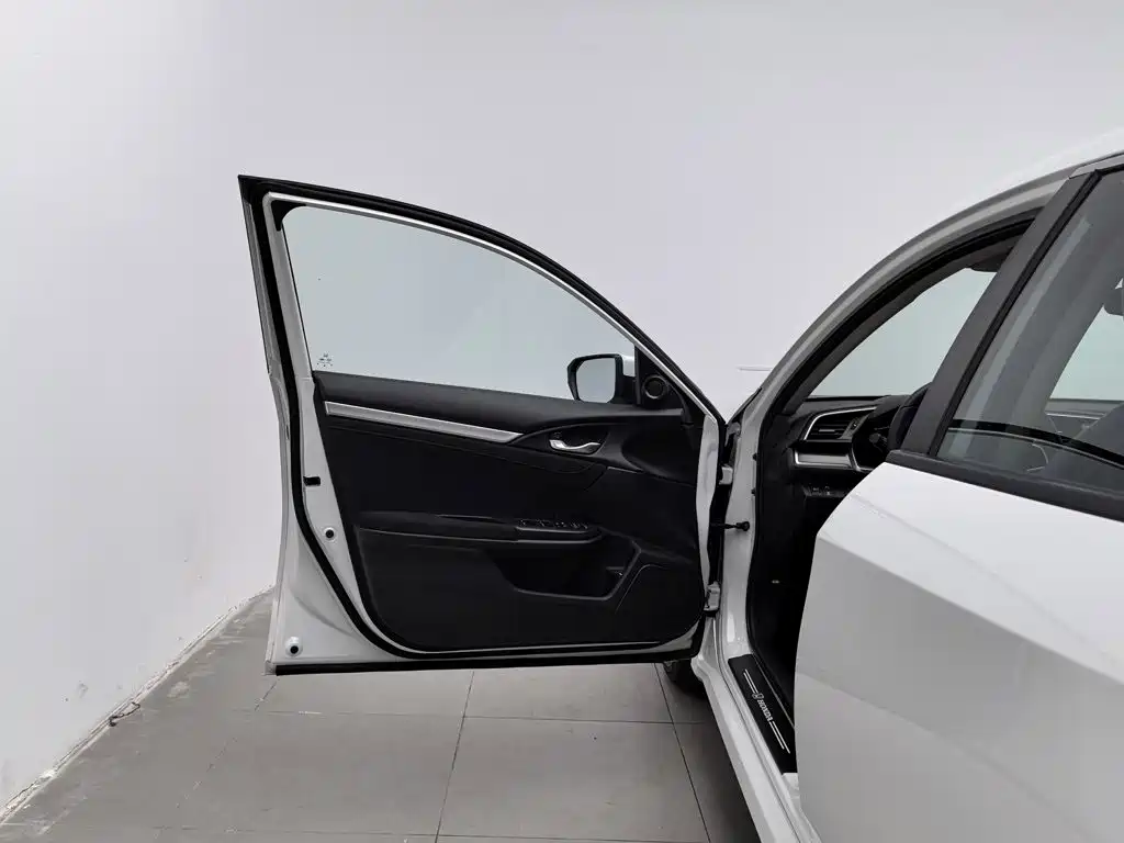Honda Civic — миниатюра 8