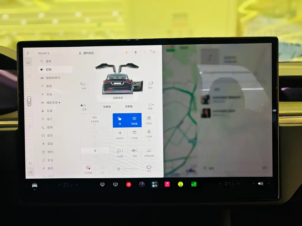 Tesla Model X — миниатюра 10