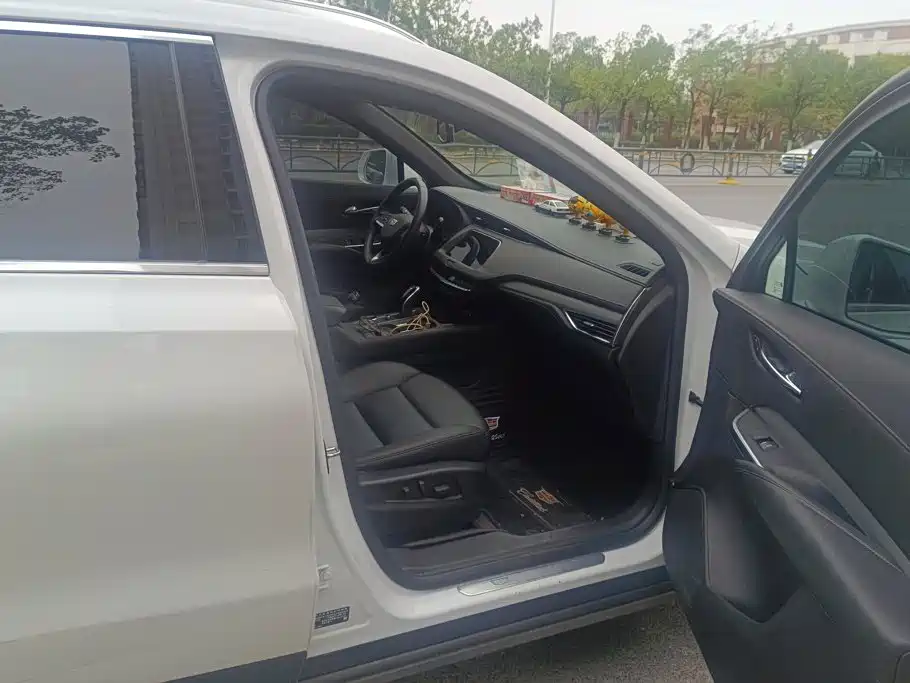 Cadillac XT4 — миниатюра 8