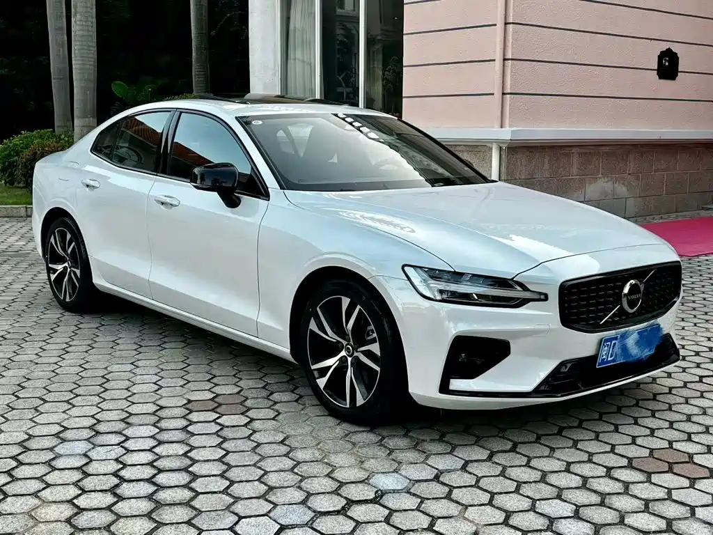Volvo S60 2023 — фото 3
