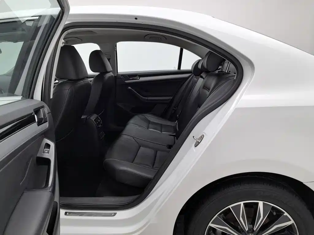 Volkswagen Sagitar — миниатюра 15
