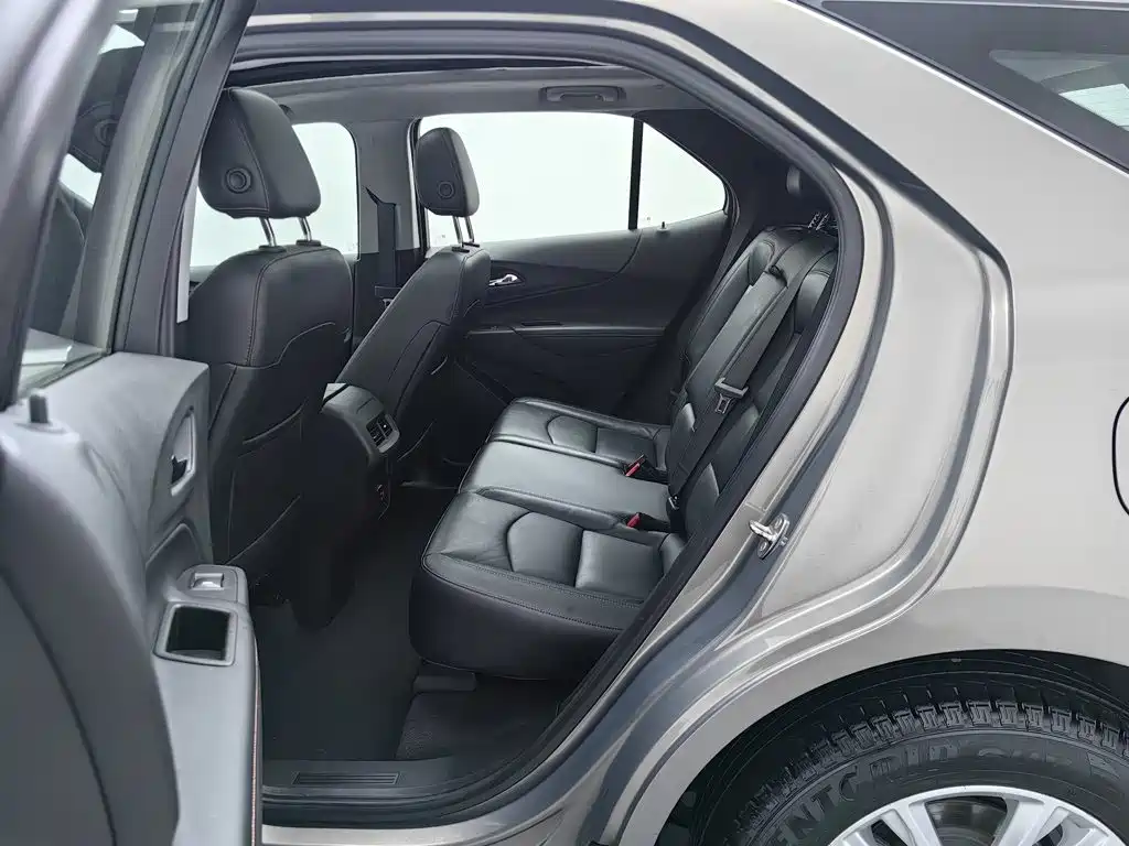 Chevrolet Equinox — миниатюра 15