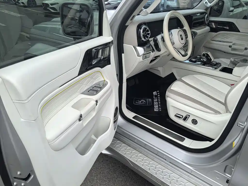 TANK CO CREATION TANK 300