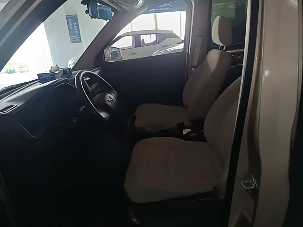 Wuling Hongguang V — миниатюра 15