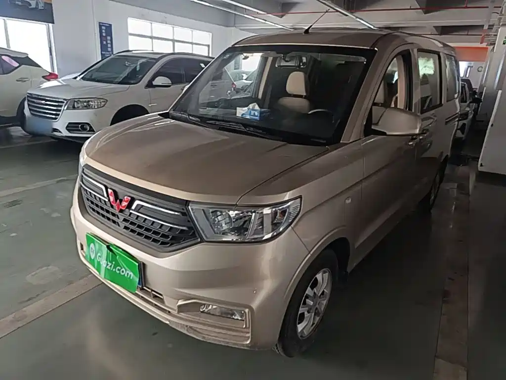 Wuling Hongguang V — миниатюра 2