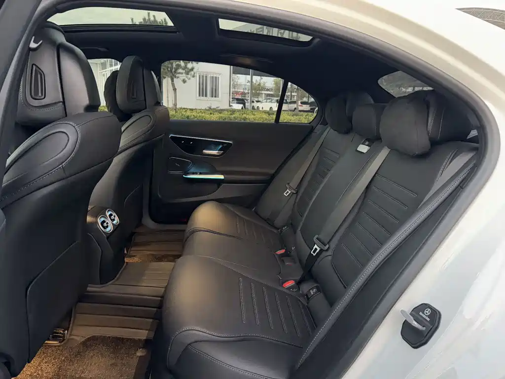 Mercedes-Benz C-Class — миниатюра 14
