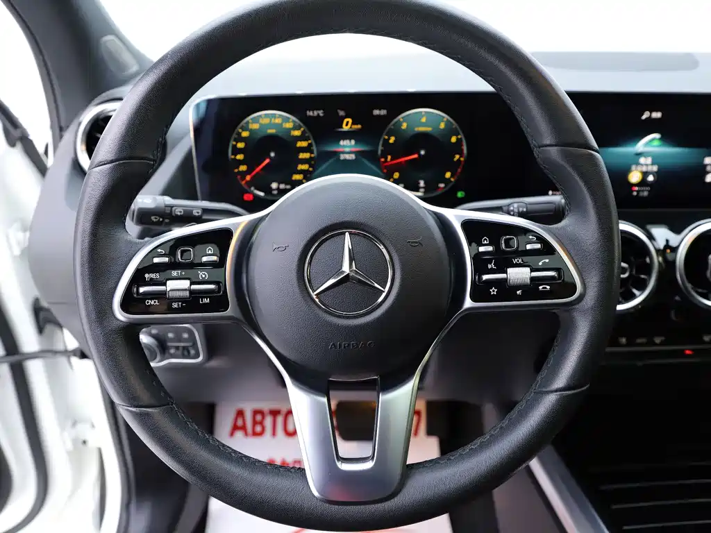Mercedes-Benz GLA — миниатюра 11