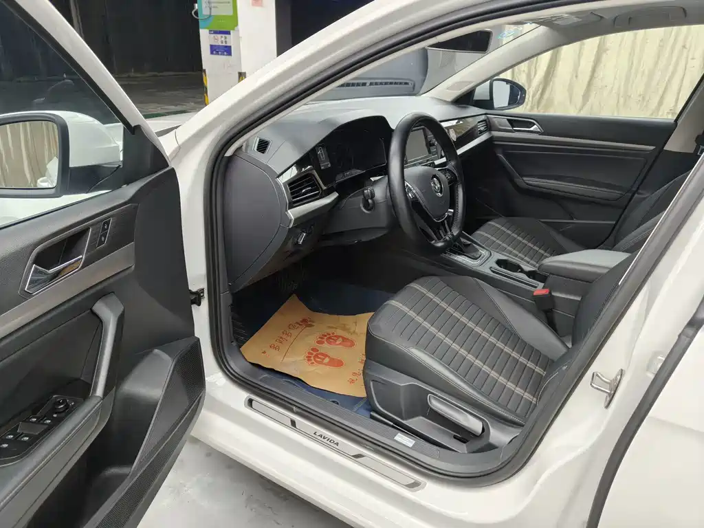Volkswagen Lavida — миниатюра 8