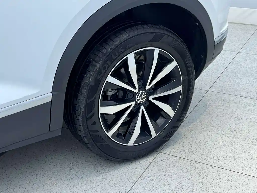 Volkswagen T-Roc — миниатюра 8