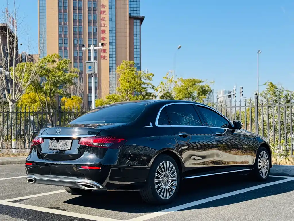 MERCEDES-BENZ E CLASS