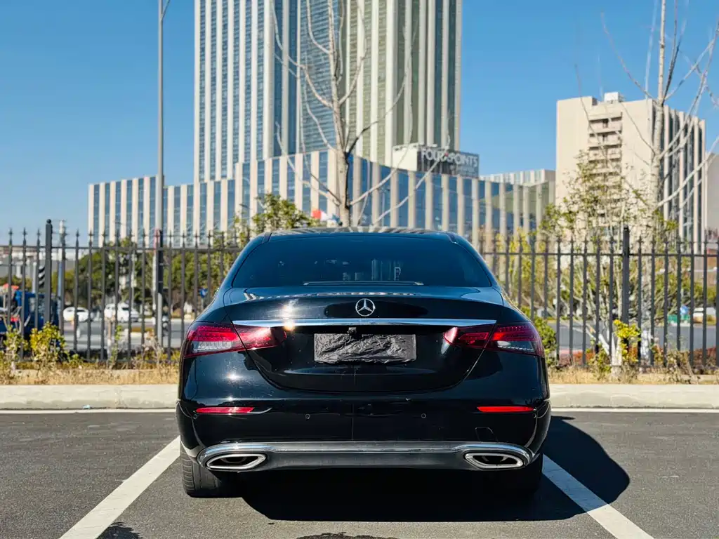 MERCEDES-BENZ E CLASS