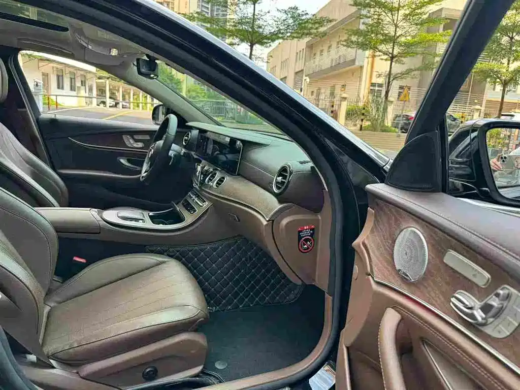 Mercedes-Benz E-Class — миниатюра 8