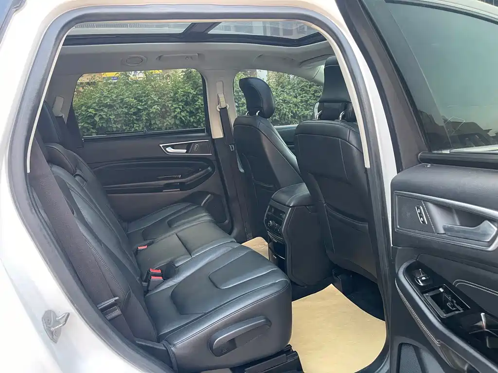 Ford Edge — миниатюра 12
