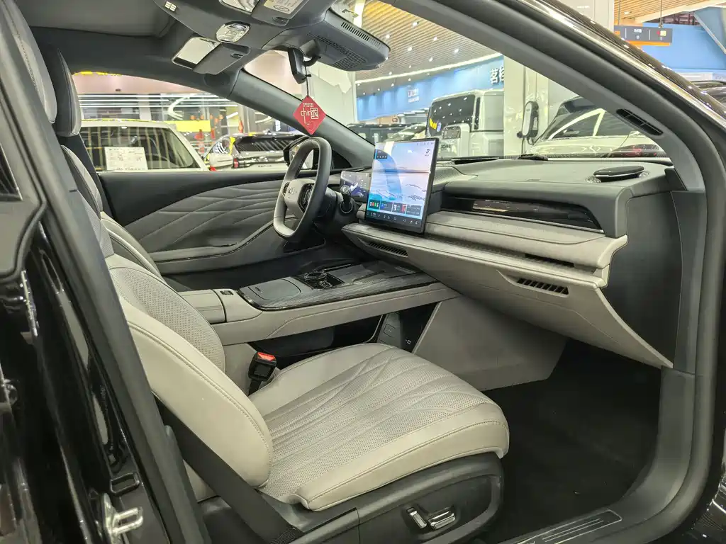 Geely Galaxy Galaxy 8 8 2025 130km EM-i Premium