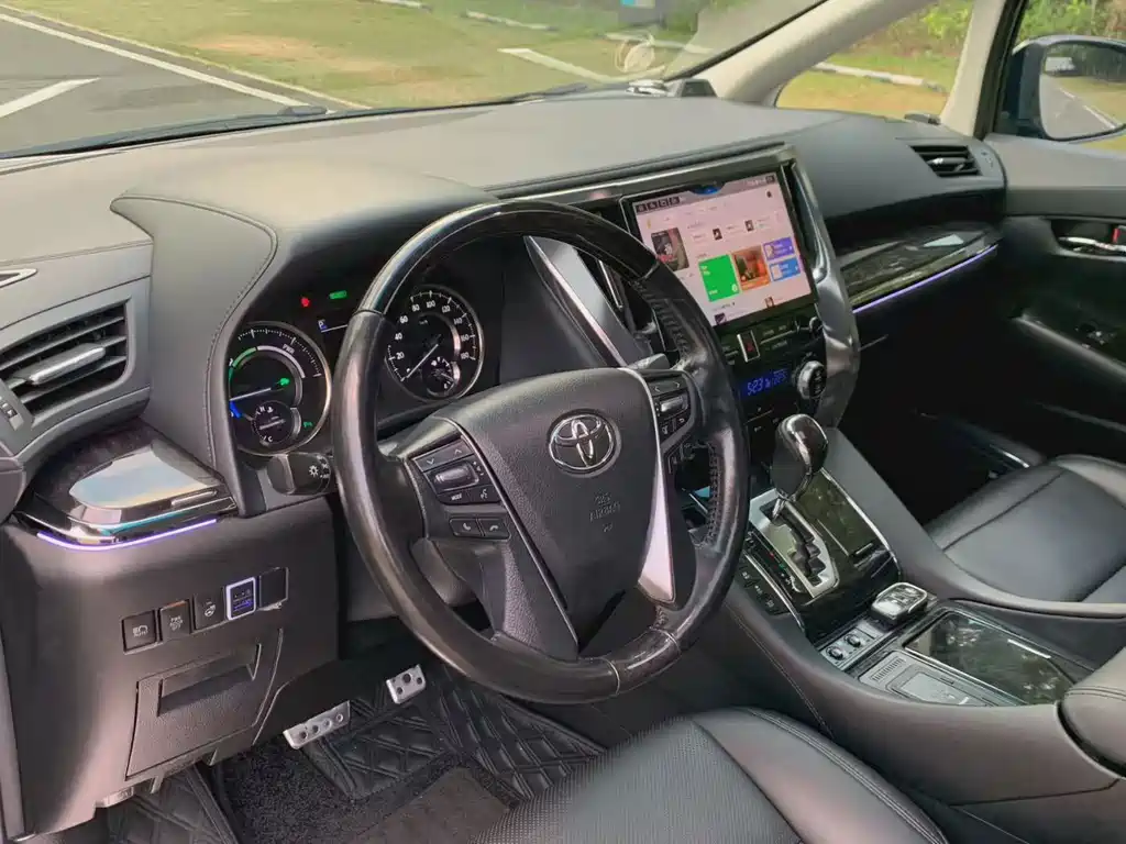 Toyota Vellfire — миниатюра 4