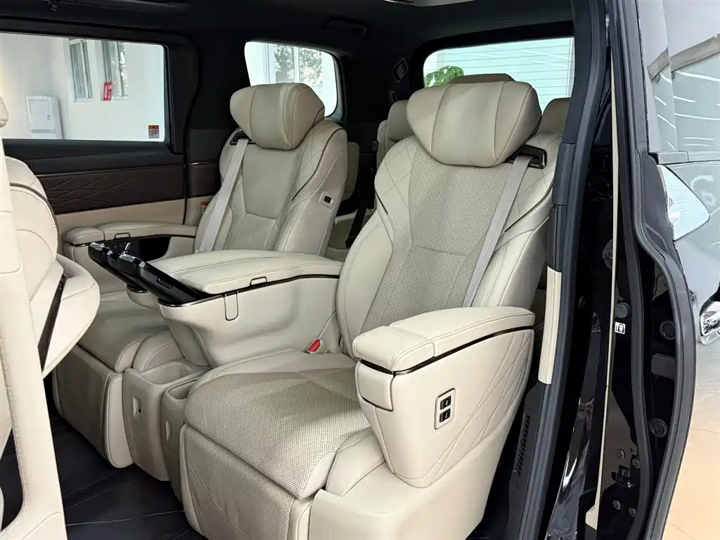 Toyota Alphard 2023 2.5L Luxury