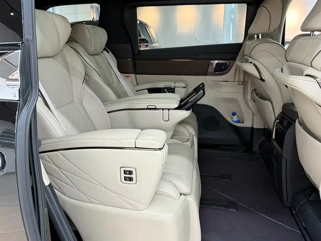 Toyota Alphard 2023 2.5L Luxury