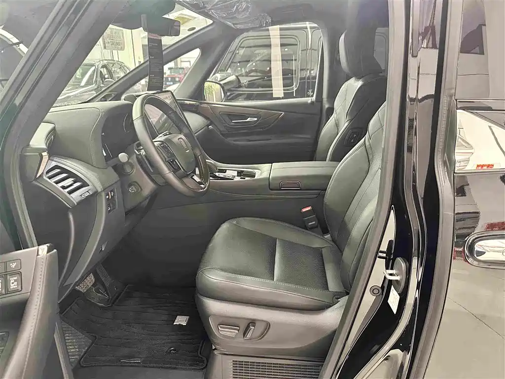 Toyota Vellfire — миниатюра 8