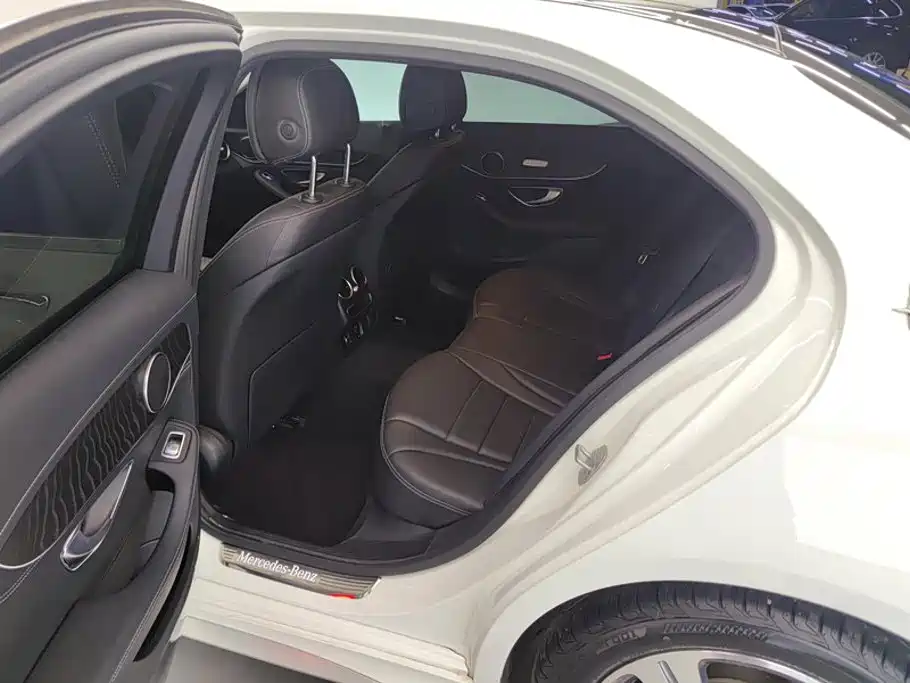 Mercedes-Benz C-Class — миниатюра 11