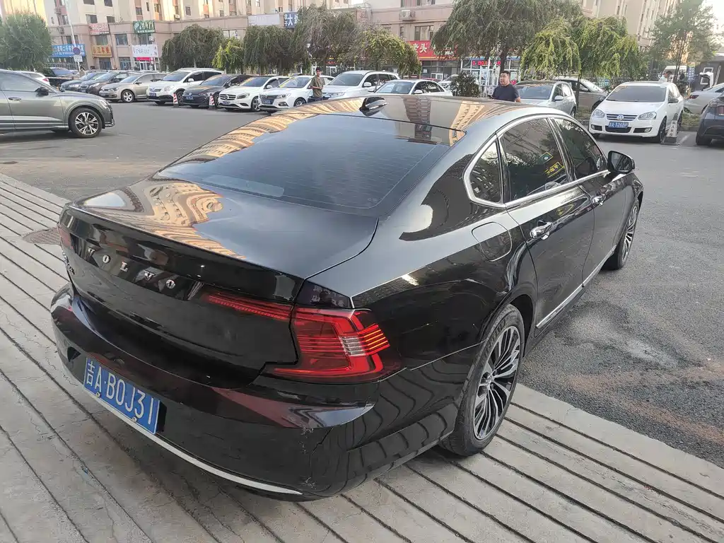 Volvo S90 — миниатюра 7