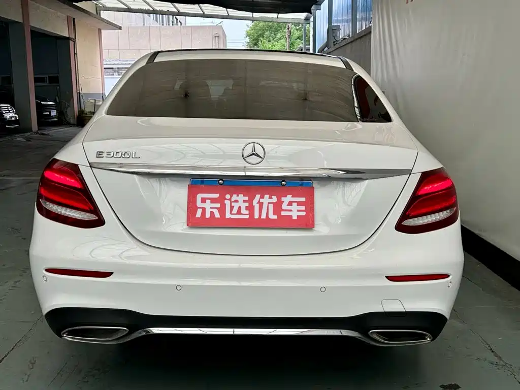 Mercedes-Benz E-Class — миниатюра 5