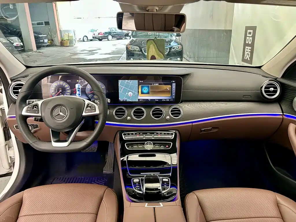Mercedes-Benz E-Class — миниатюра 8