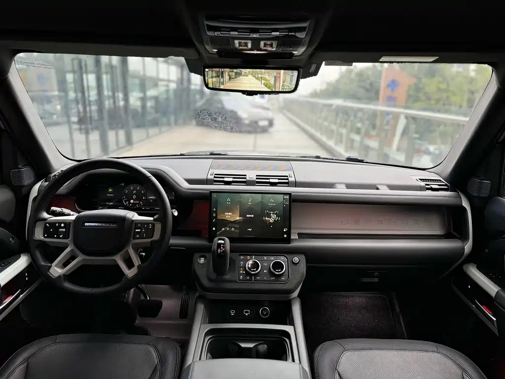 Land Rover Defender — миниатюра 7