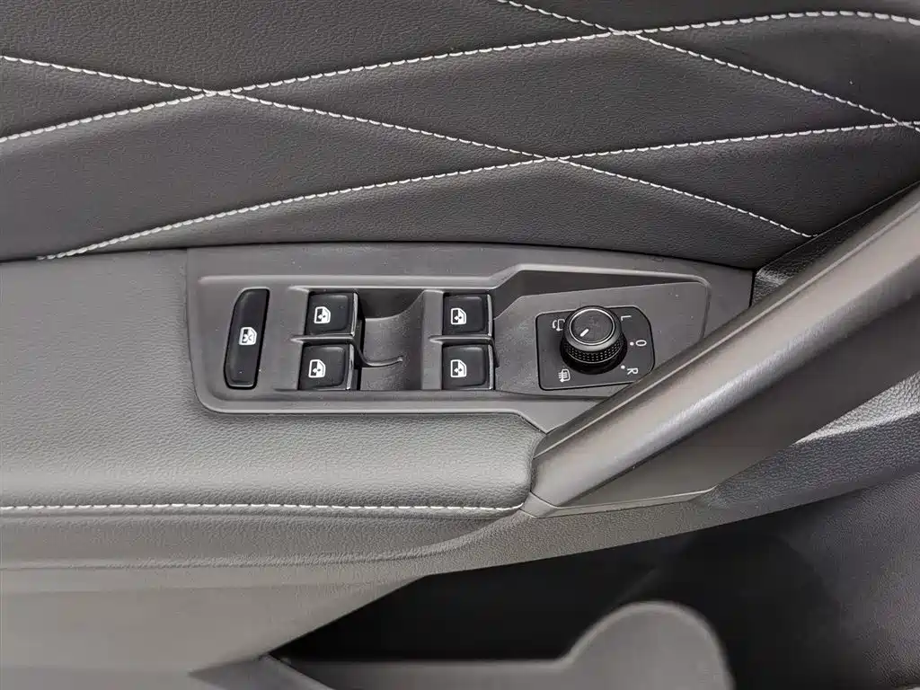 Volkswagen Tiguan L L 2022 330TSI AT R-Line