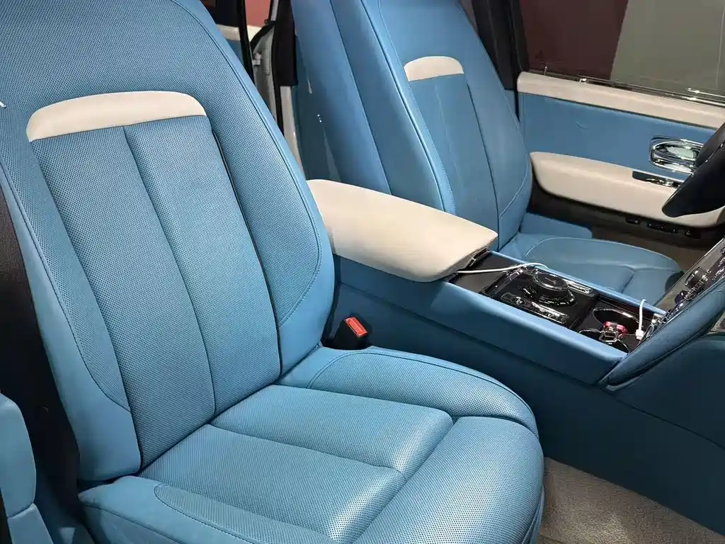 Rolls-Royce Cullinan 2021 мест