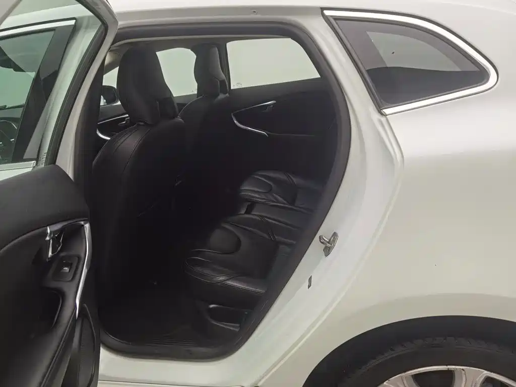 Volvo V40 — миниатюра 15