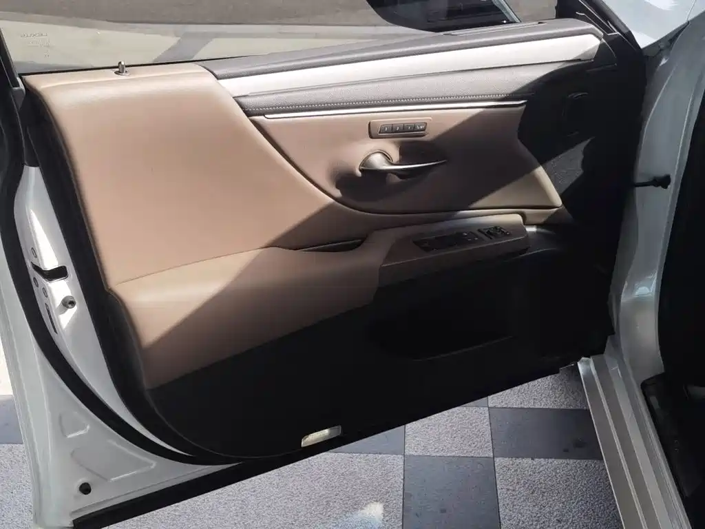 Lexus ES — миниатюра 8