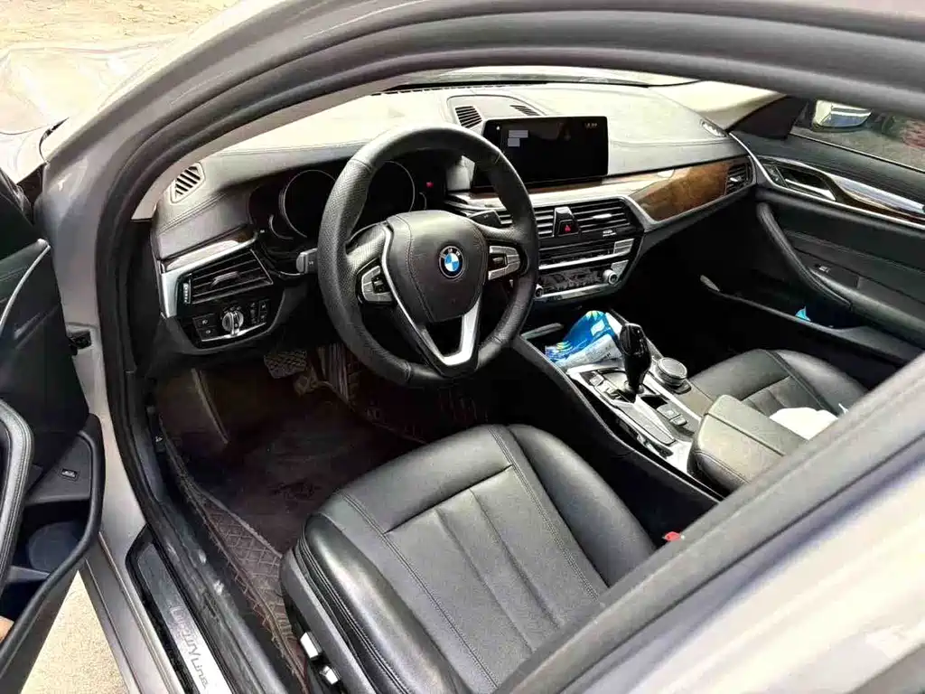 BMW 5 Series — миниатюра 8