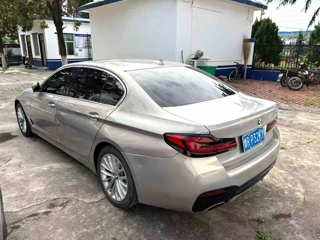 BMW 5 Series — миниатюра 6