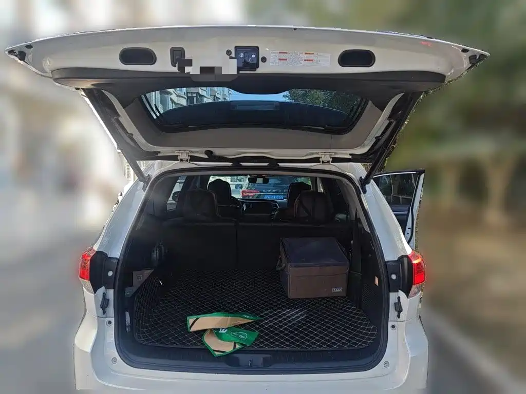 Toyota Highlander — миниатюра 10