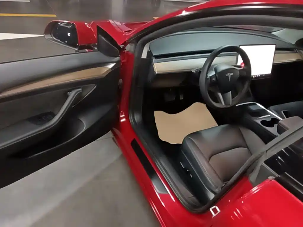 Tesla Model 3 — миниатюра 16