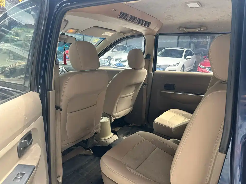 Wuling Hongguang — миниатюра 6